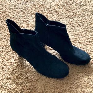 🌹🌹AEROSOLES Black Suede Ankle Boots - Sz 9